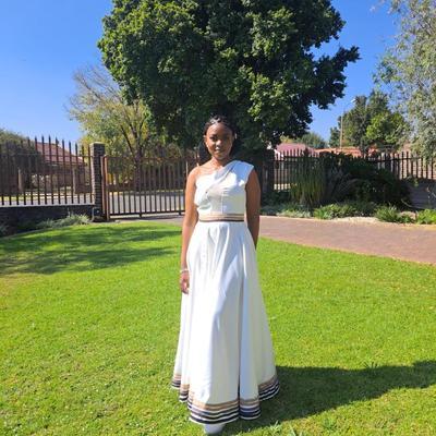 White traditional set